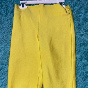 Yellow capris tights